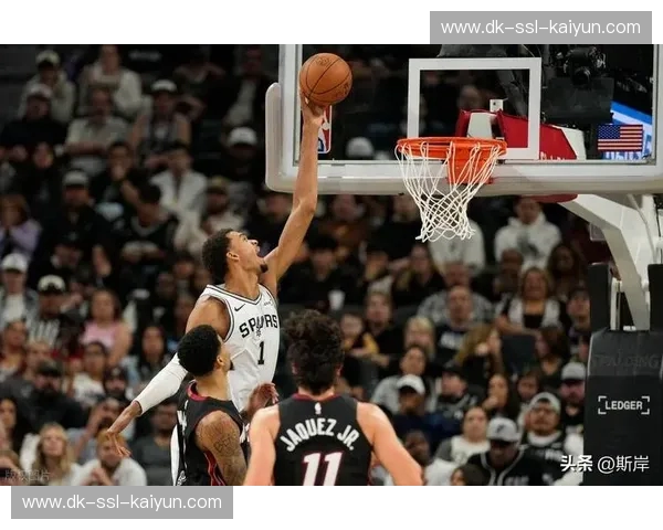 鹰击长空对决圣城魅影：当特雷-杨遇上文班亚马，这不仅是一场NBA常规赛